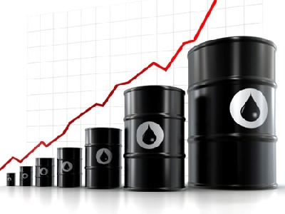 Giá dầu tăng vọt trước tình hình chiến sự tại Libya.